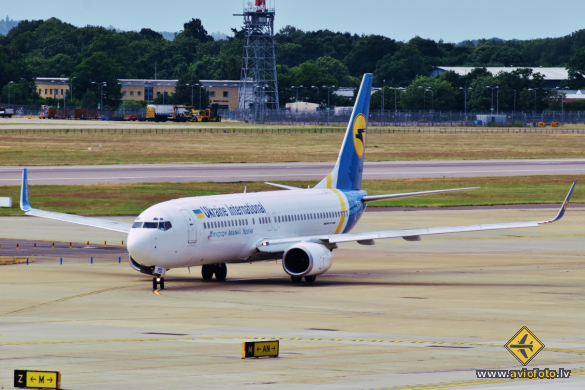 Boeing 737-8Q8